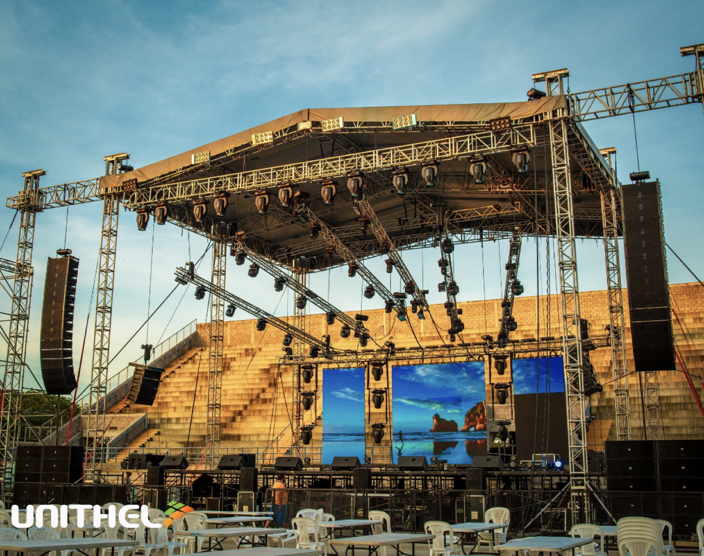 Producción de escenario para concierto masivo Producciones MEV