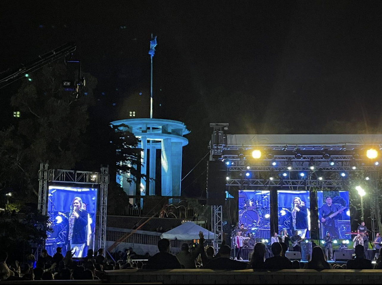 Producción nocturna de iluminación para concierto