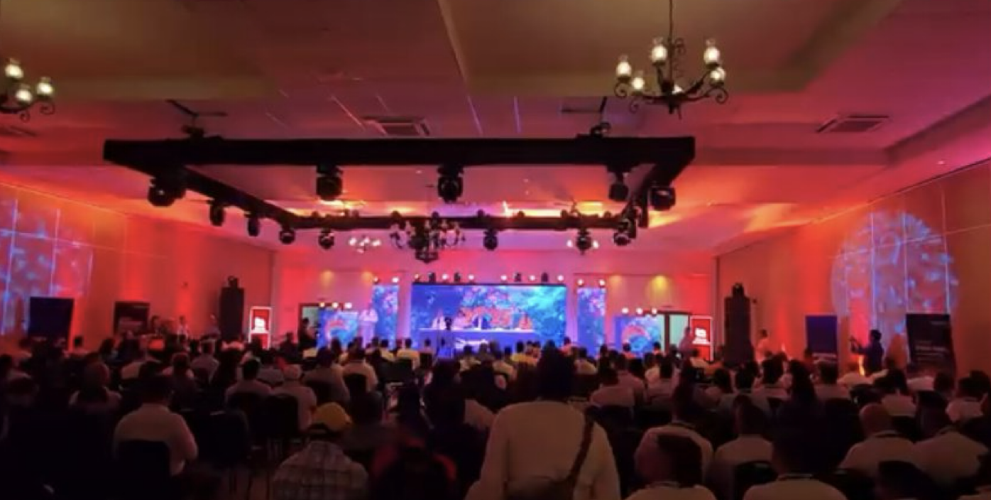 Producción técnica de iluminación para congreso corporativo