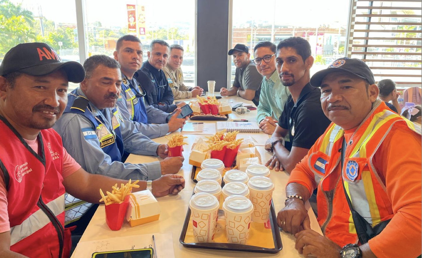 Equipo de Producciones MEV coordinando logística de seguridad y planificación